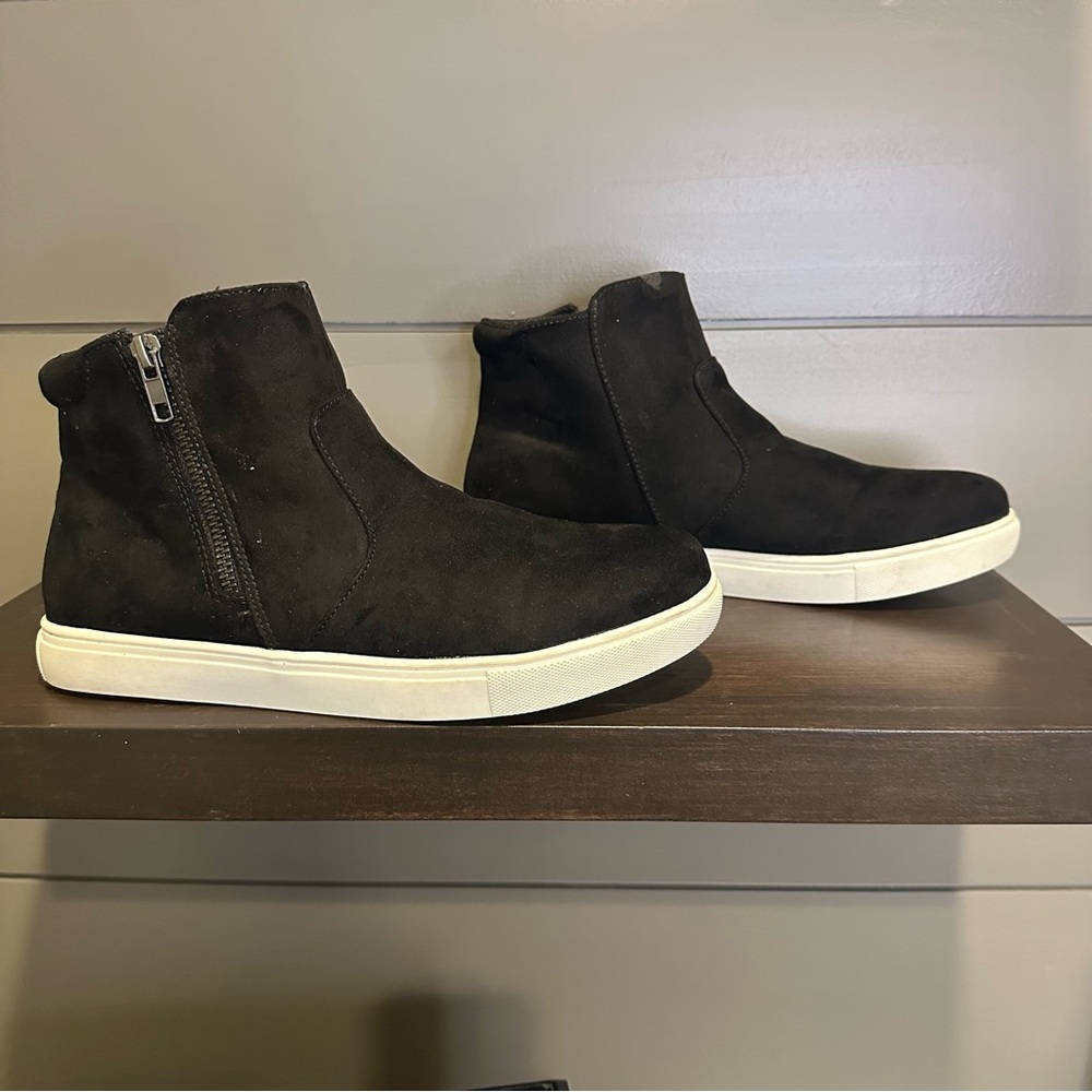 Izod Black‎ High-Top Sneakers